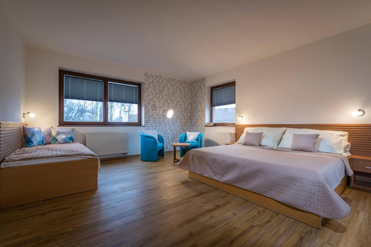 Hotel Moment - Bistro & Ubytovanie Batizovce Esterno foto