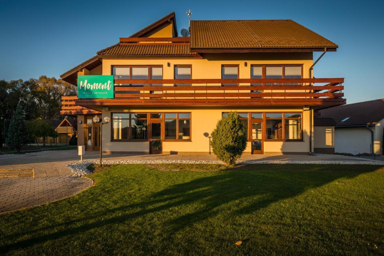 Hotel Moment - Bistro & Ubytovanie Batizovce Esterno foto